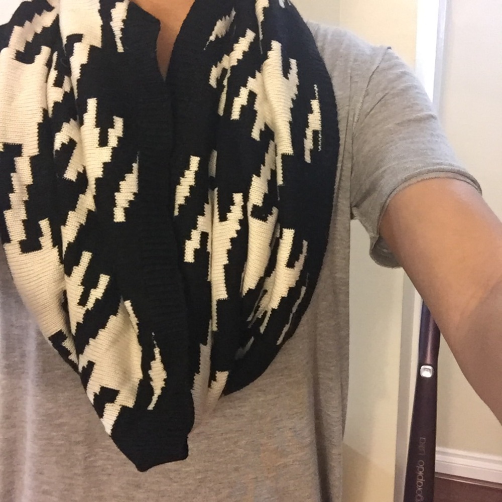 Juicy Couture Houndstooth Infinity Scarf